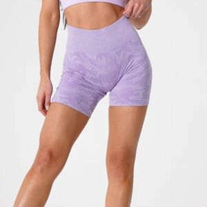 NVGTN Lilac Camo Seamless Gym Athletic Shorts Women's Medium